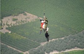 Беспрецедентная операция спасения: солдаты израильского спасательного подразделения 669,  прыжок с вертолета без парашюта. Фото: maariv.co.il