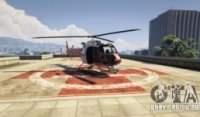 Вертолёт Buckingham Maverick находится на крыше госпиталя