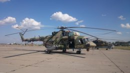 Возле «Толмачёво» расставили боевые вертолеты и БТРы (фото)