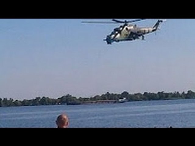 Боевой Вертолет Распугал Отдыхающих